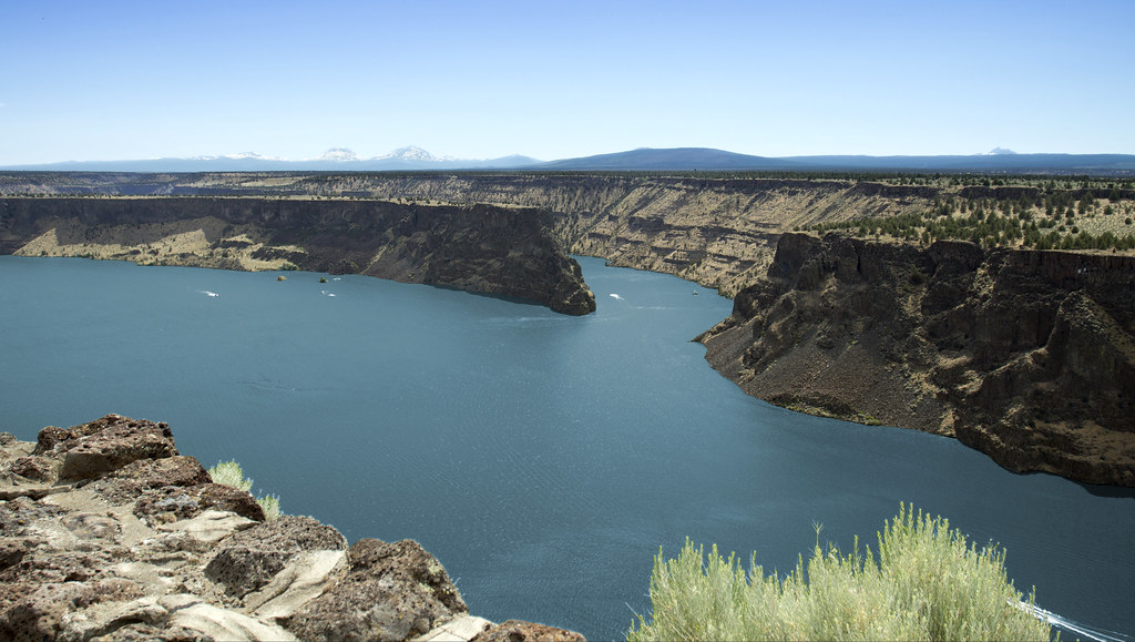 Sail, Paddle, and Feast: Your Ultimate Guide to Lake Billy Chinook, Oregon