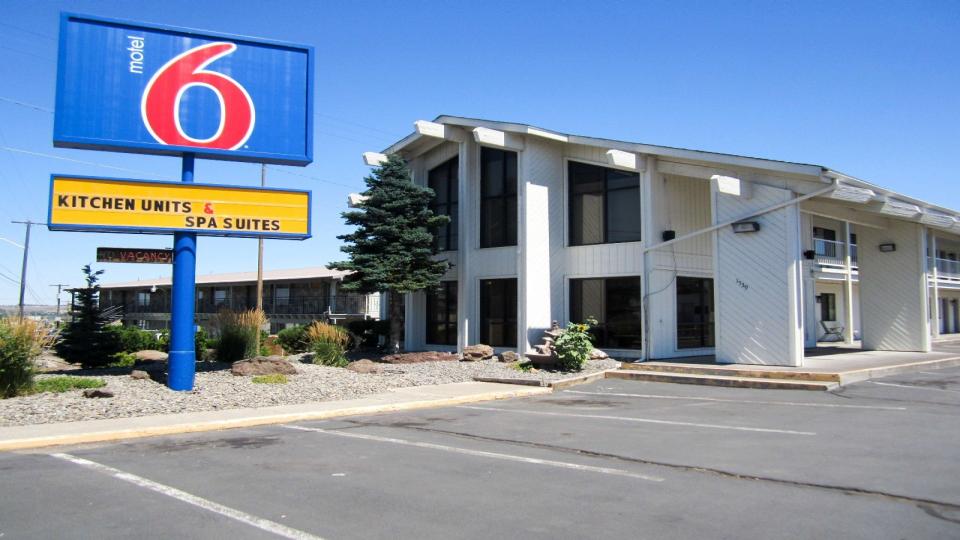 Barking Up the Right Tree: Discover Dog-Friendly Amenities at Motel 6 Madras, OR